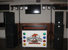 the moving train drive in show